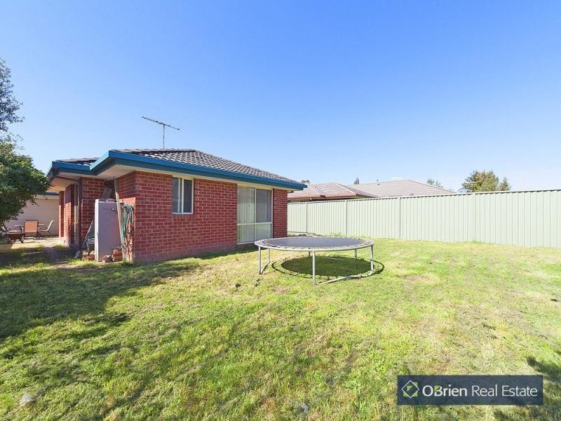 13 Houndsforth Street, Cranbourne East VIC 3977