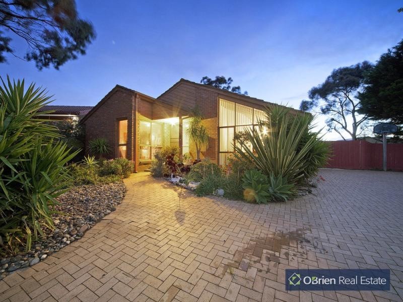 8 Orkney Close, Endeavour Hills VIC 3802