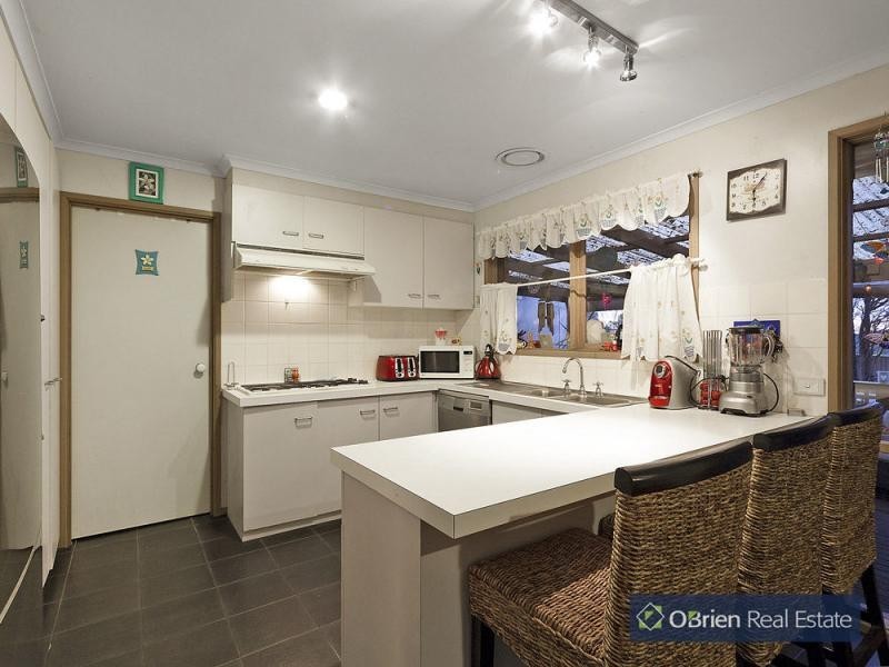 8 Orkney Close, Endeavour Hills VIC 3802