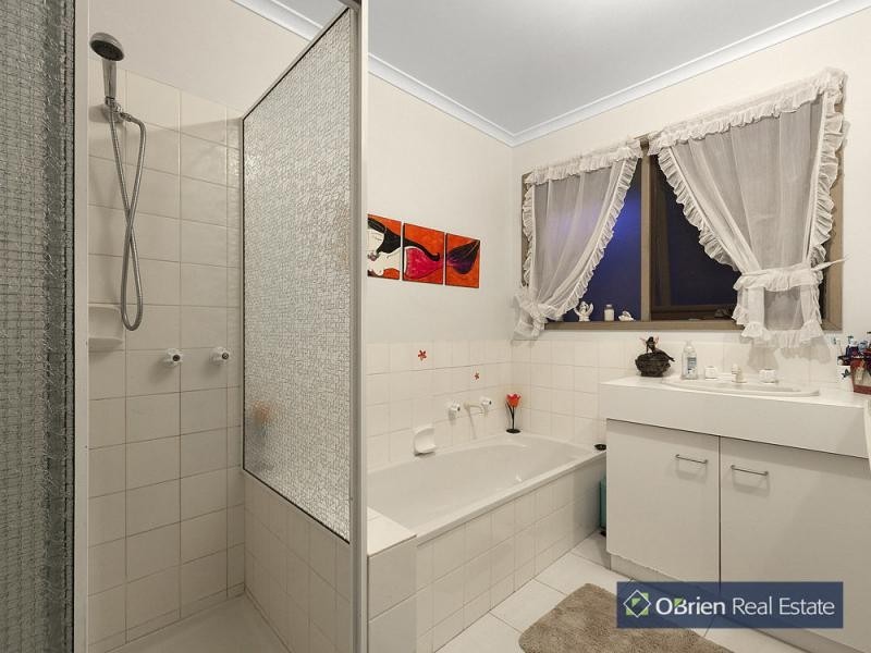 8 Orkney Close, Endeavour Hills VIC 3802