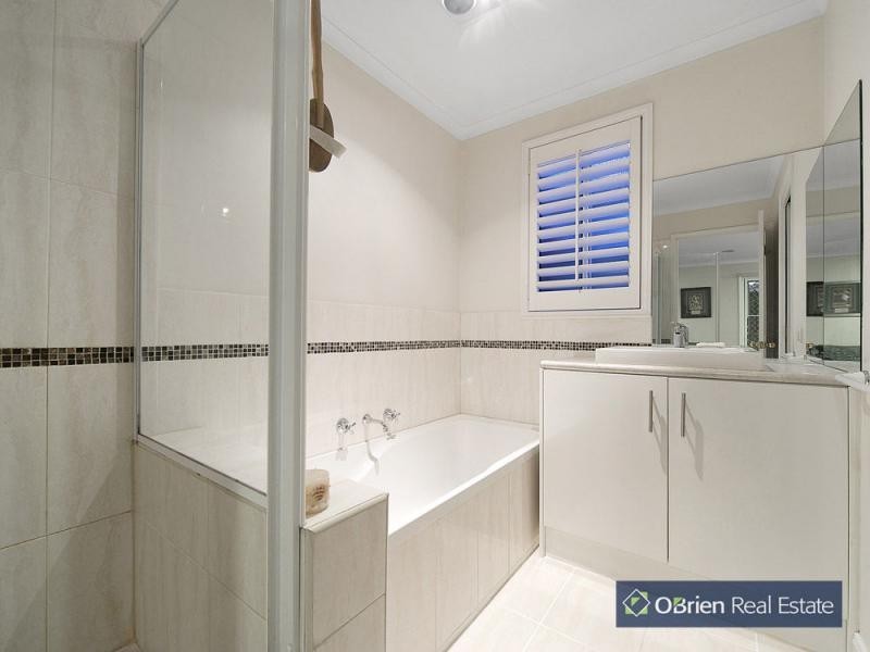 8 Domain Drive, Keysborough VIC 3173