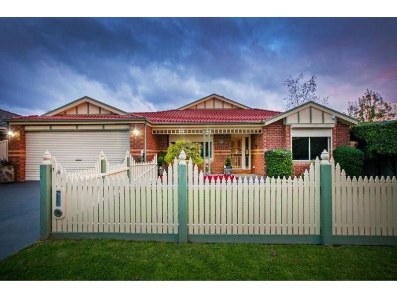 18 Spring Circuit, Pakenham VIC 3810