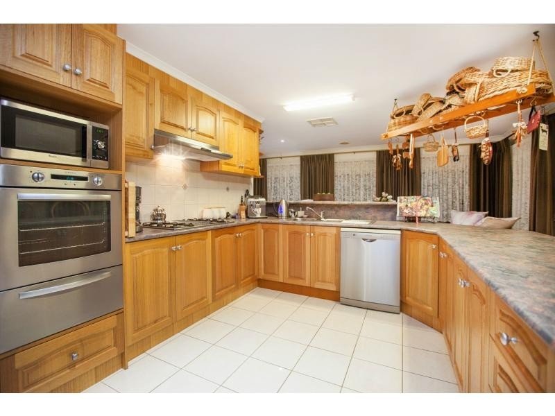 18 Spring Circuit, Pakenham VIC 3810