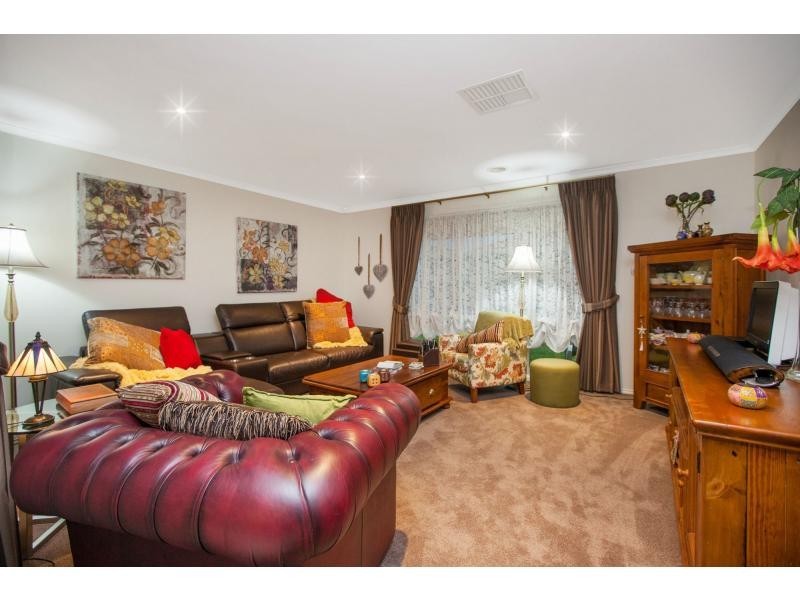 18 Spring Circuit, Pakenham VIC 3810
