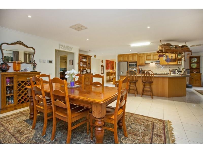 18 Spring Circuit, Pakenham VIC 3810