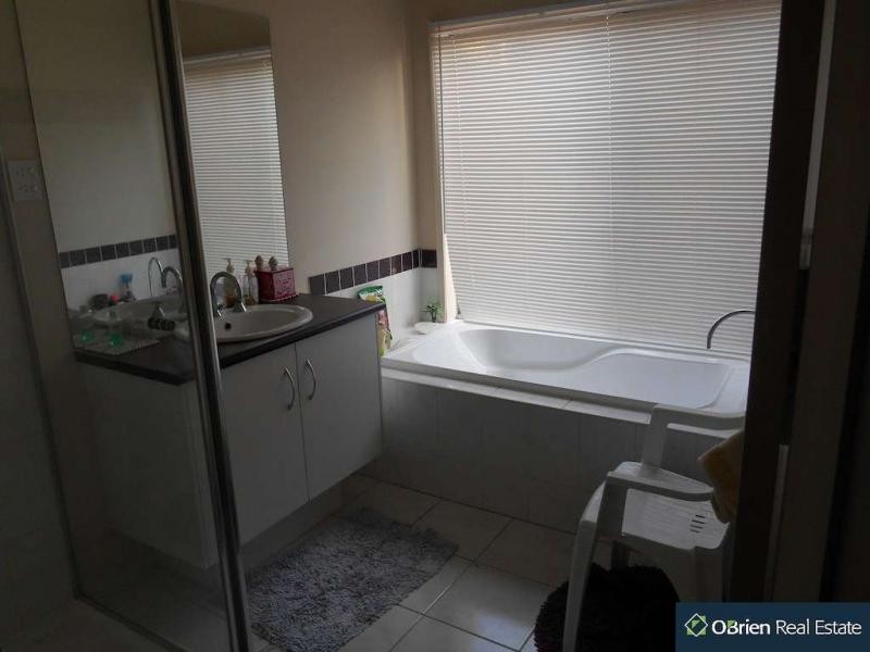 62 Beethoven Drive, Narre Warren South VIC 3805