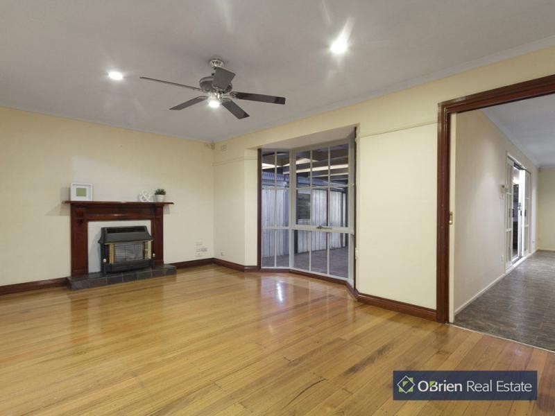 11 Strawbent Rise, Narre Warren VIC 3805