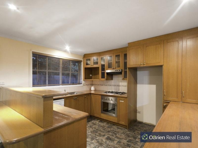 11 Strawbent Rise, Narre Warren VIC 3805