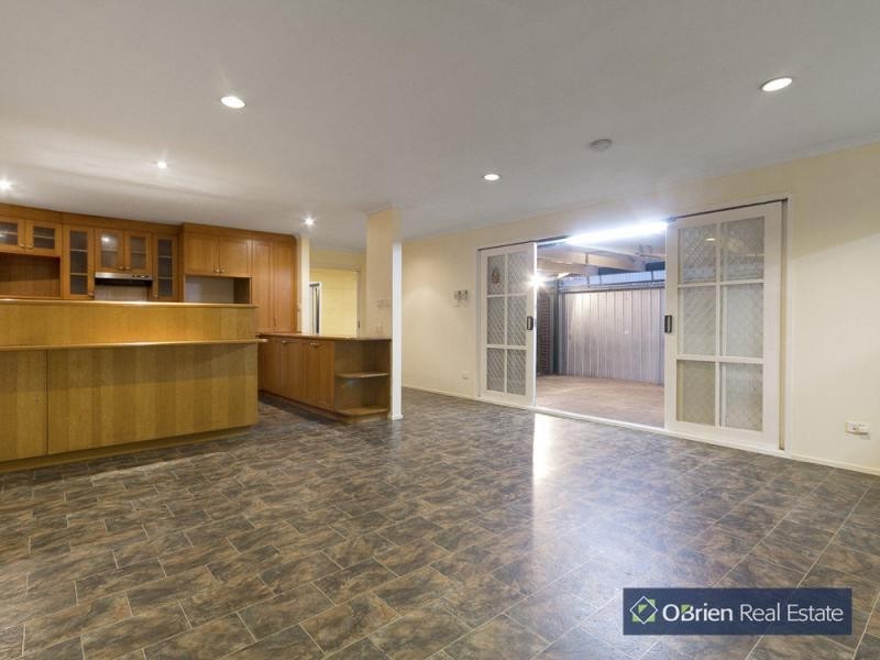 11 Strawbent Rise, Narre Warren VIC 3805