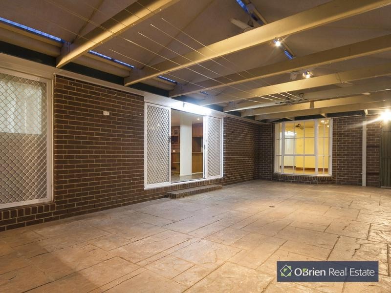 11 Strawbent Rise, Narre Warren VIC 3805