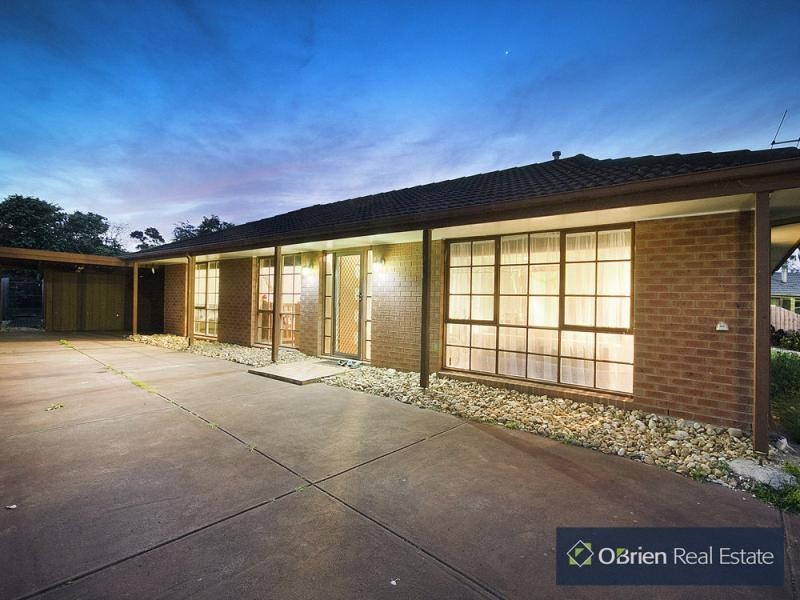 12 Farrer Close, Cranbourne VIC 3977