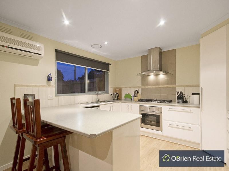 12 Farrer Close, Cranbourne VIC 3977