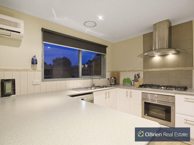12 Farrer Close, Cranbourne VIC 3977