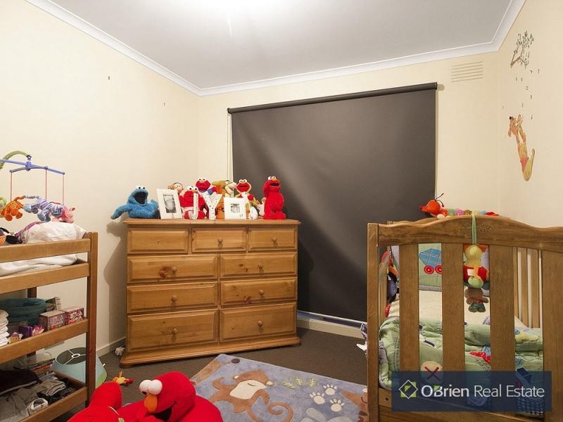 12 Farrer Close, Cranbourne VIC 3977
