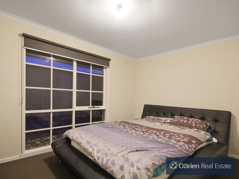 12 Farrer Close, Cranbourne VIC 3977
