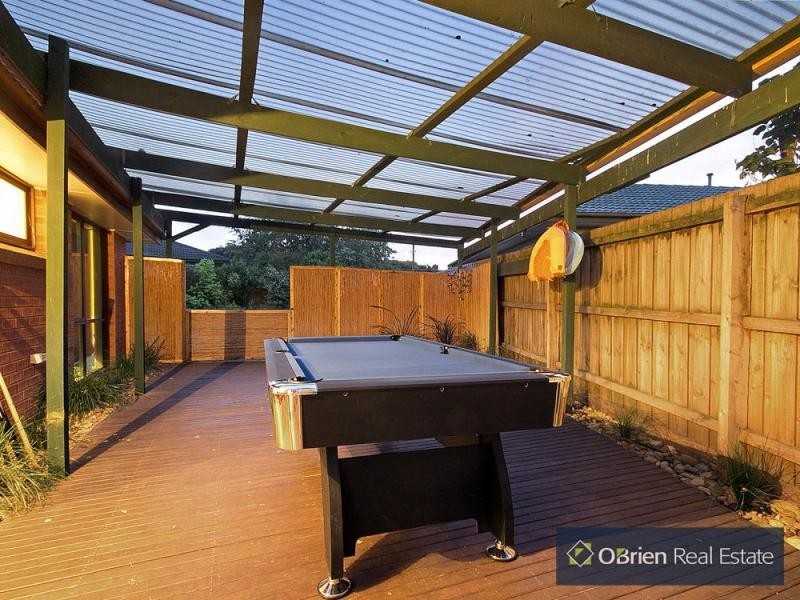 12 Farrer Close, Cranbourne VIC 3977