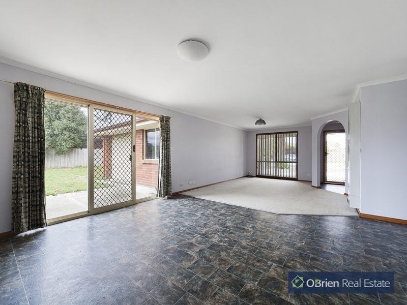 5 Curnow Court, Cranbourne West VIC 3977