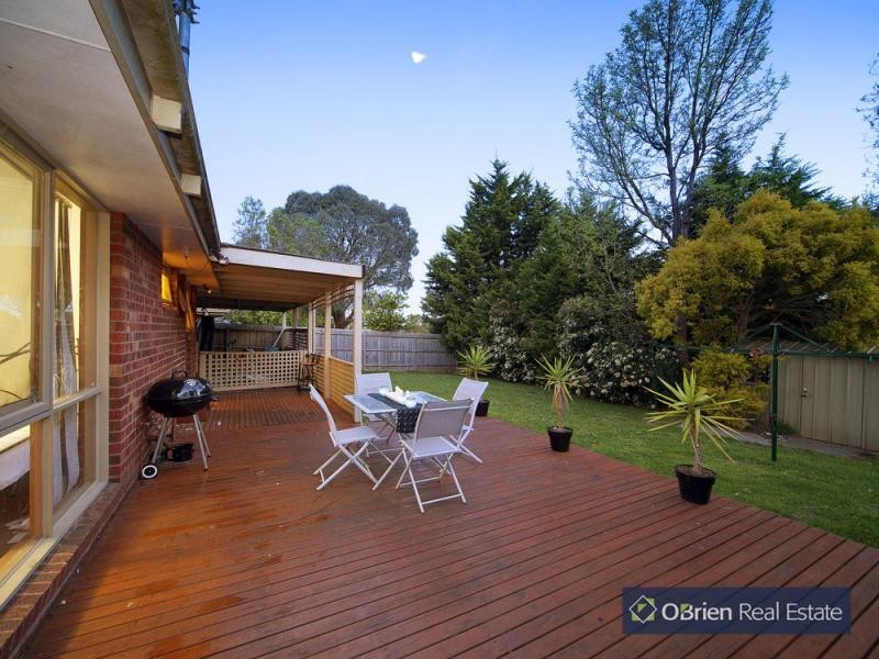 52 Collins Crescent, Berwick VIC 3806