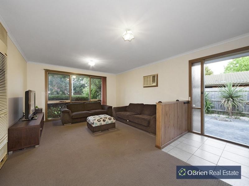 52 Collins Crescent, Berwick VIC 3806