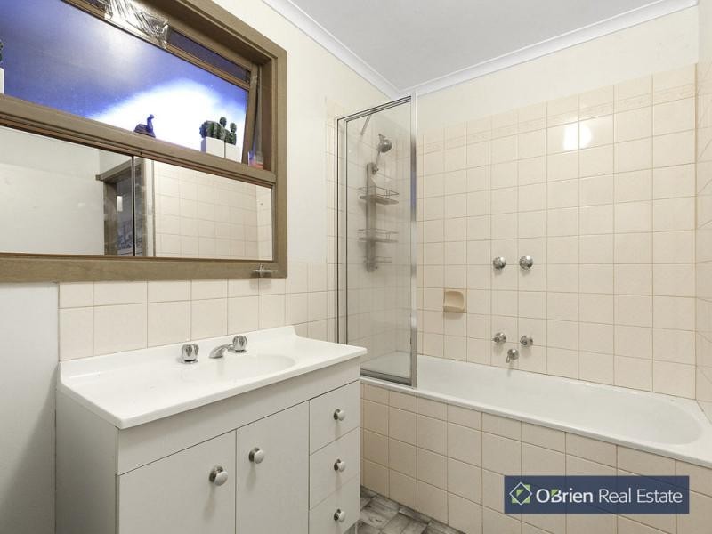 52 Collins Crescent, Berwick VIC 3806