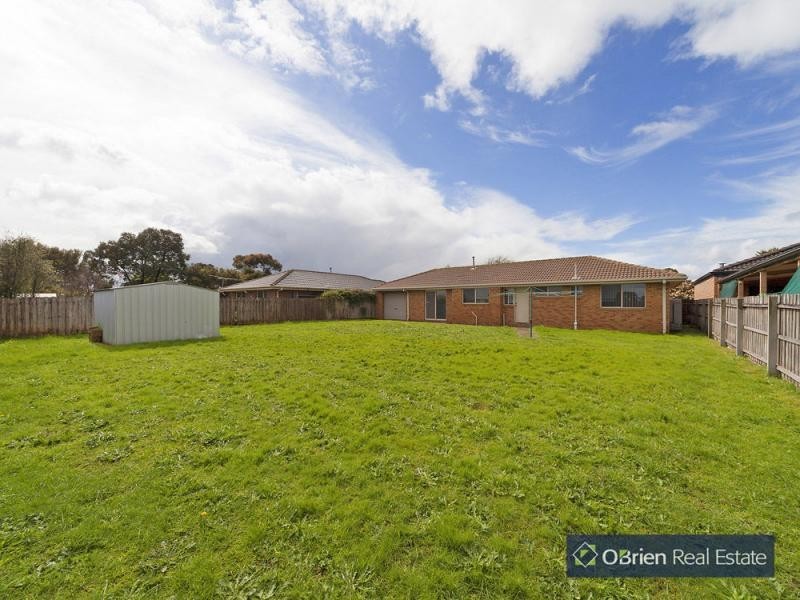 71 Gipps Crescent, Cranbourne North VIC 3977
