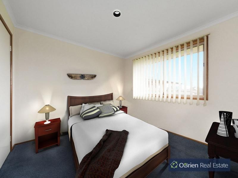 71 Gipps Crescent, Cranbourne North VIC 3977