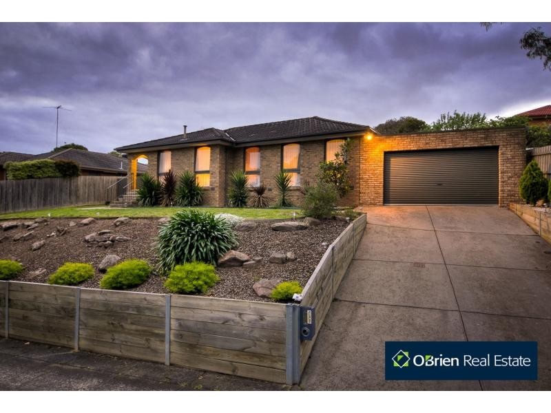 37 Ravenhill Crescent, Endeavour Hills VIC 3802