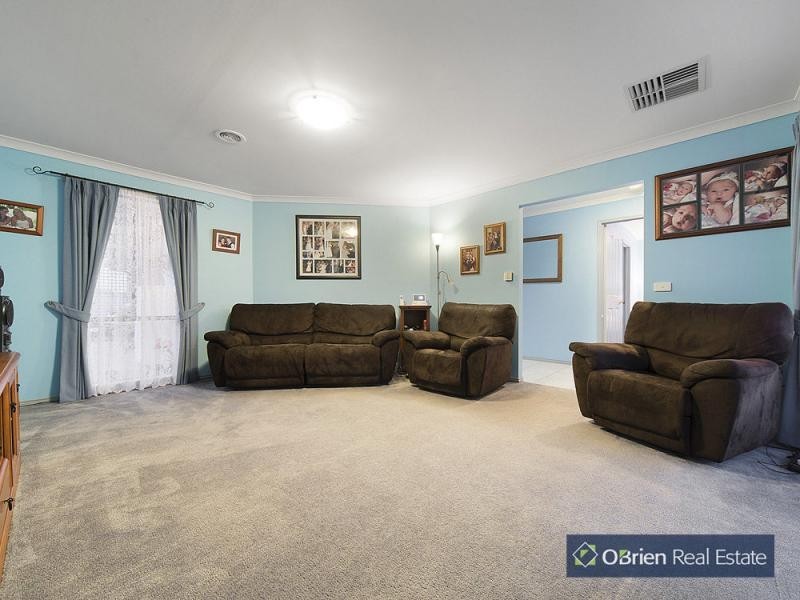 23 Cornwell Crescent, Cranbourne East VIC 3977