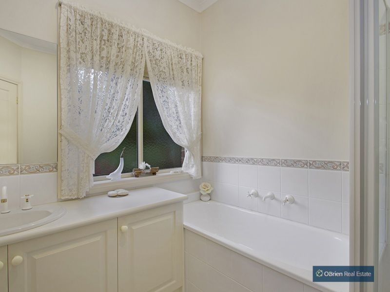 95 Eagle Drive, Pakenham VIC 3810