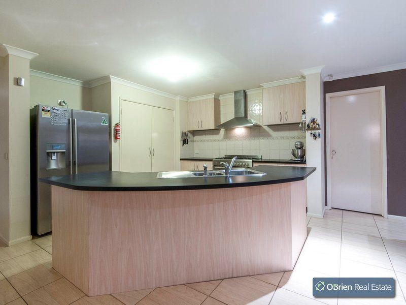 6 Boothby Terrace, Lynbrook VIC 3975