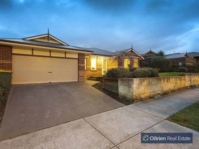 136 Windermere Drive, Pakenham VIC 3810