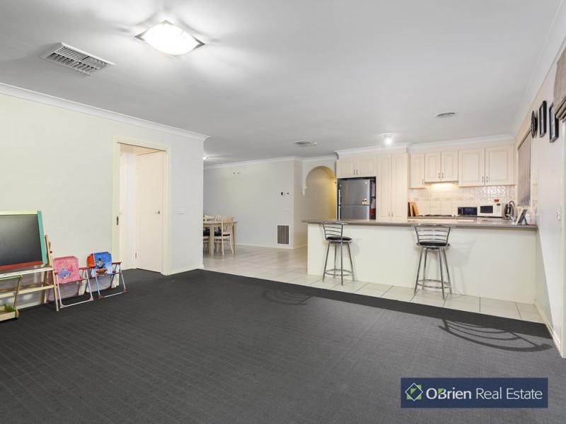 136 Windermere Drive, Pakenham VIC 3810