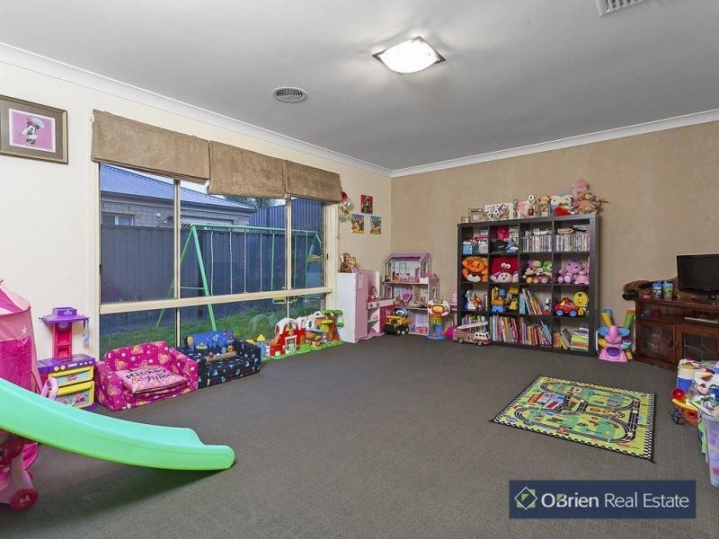 136 Windermere Drive, Pakenham VIC 3810