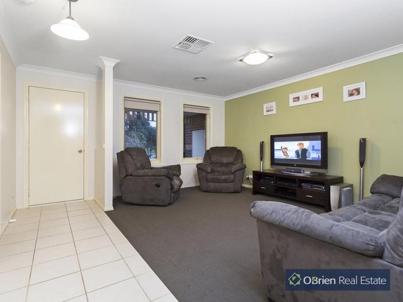 136 Windermere Drive, Pakenham VIC 3810