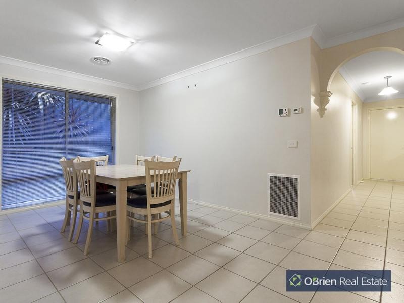 136 Windermere Drive, Pakenham VIC 3810