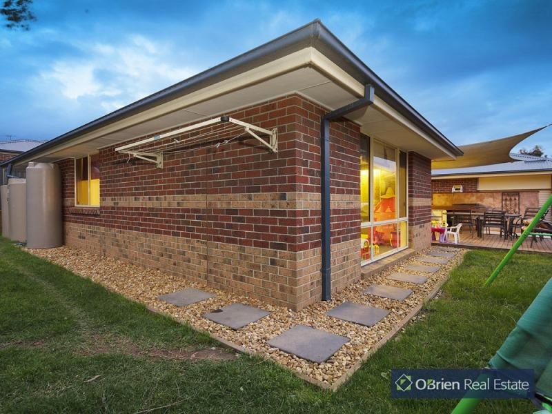 136 Windermere Drive, Pakenham VIC 3810