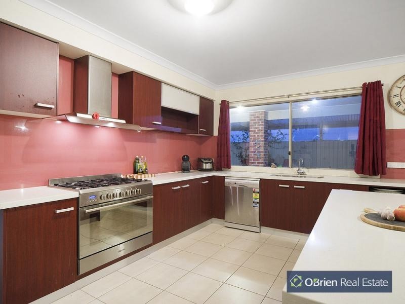 16 Iriswells Close, Tooradin VIC 3980