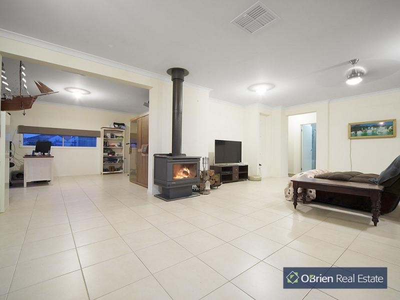 16 Iriswells Close, Tooradin VIC 3980