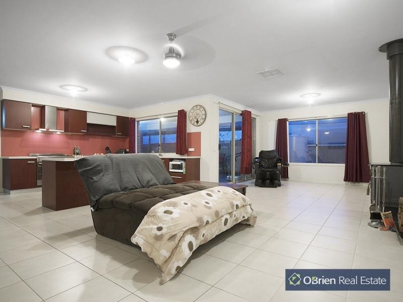 16 Iriswells Close, Tooradin VIC 3980