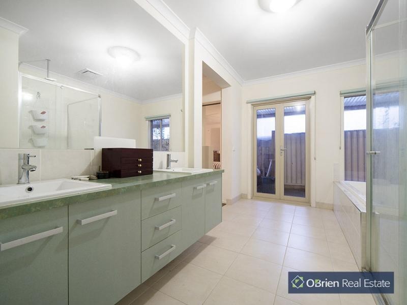 16 Iriswells Close, Tooradin VIC 3980