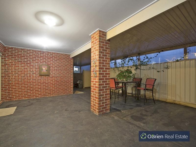 16 Iriswells Close, Tooradin VIC 3980