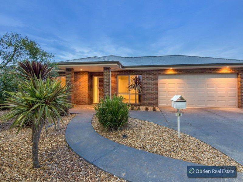 15 Wonboyn Close, Pakenham VIC 3810