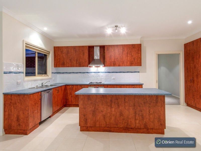 15 Wonboyn Close, Pakenham VIC 3810