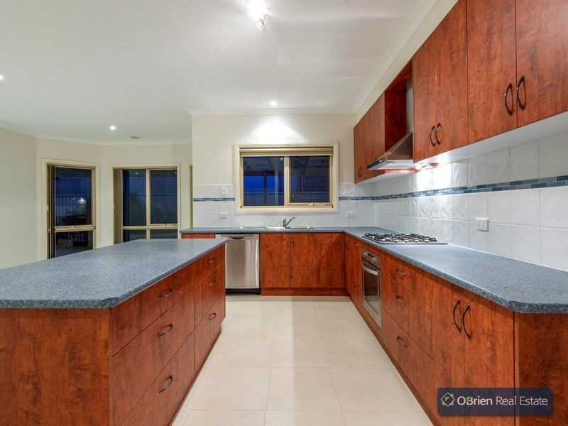 15 Wonboyn Close, Pakenham VIC 3810