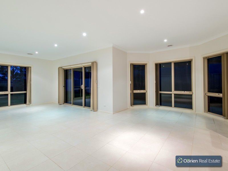 15 Wonboyn Close, Pakenham VIC 3810