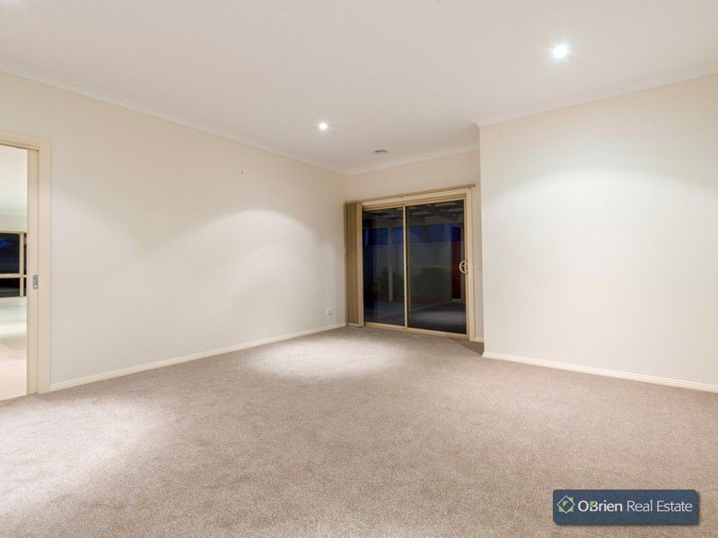 15 Wonboyn Close, Pakenham VIC 3810