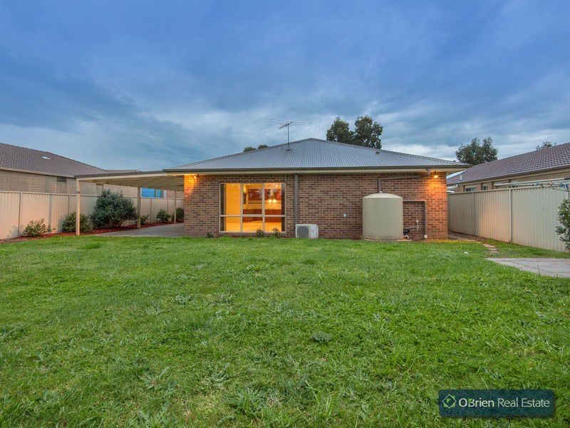 15 Wonboyn Close, Pakenham VIC 3810