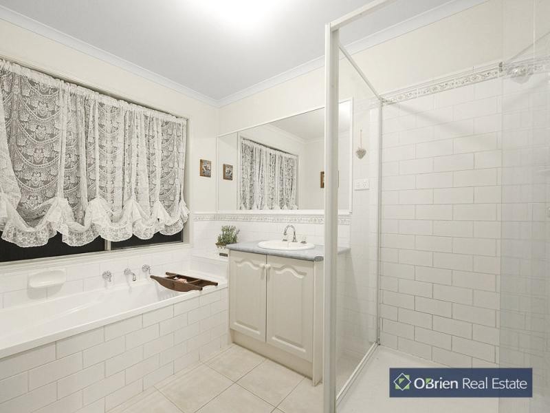 26 Parkwood Drive, Narre Warren South VIC 3805