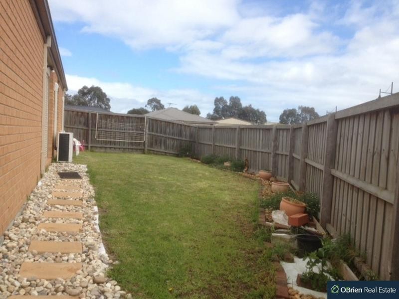 15 Pepperbush Circuit, Cranbourne VIC 3977