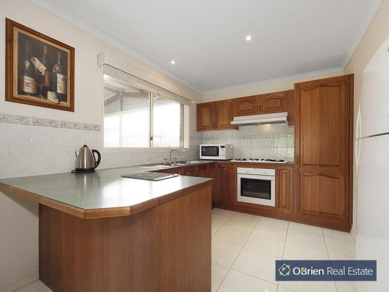 48 Bellbrae Crescent, Cranbourne West VIC 3977